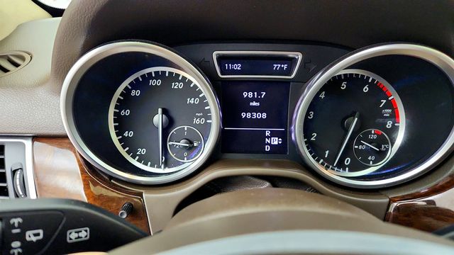 2012 Mercedes-Benz M-Class 2012 Mercedes-Benz ML 350 4MATIC w/ Premium 2 Package - 23080967 - 13