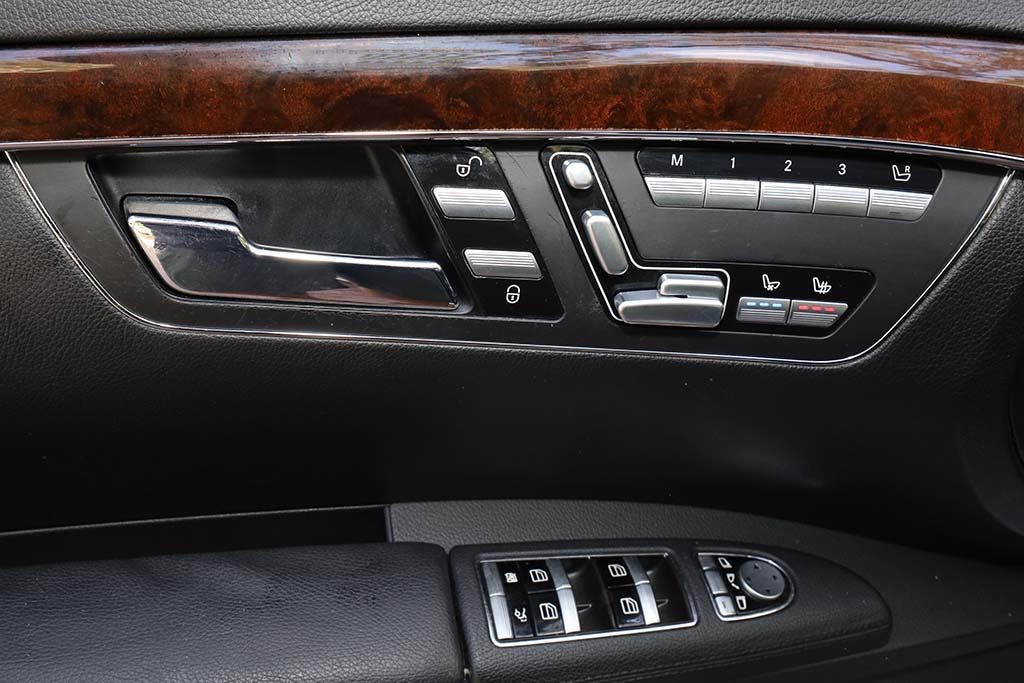 2012 Mercedes Benz S 550 photo 22