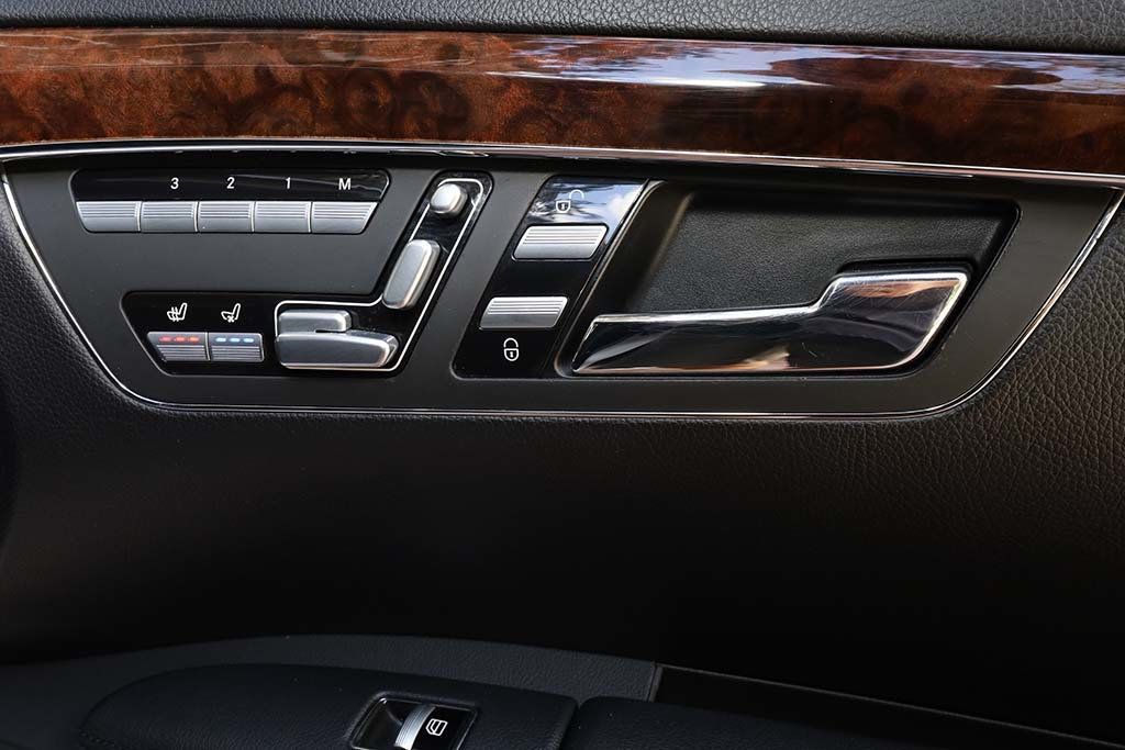 2012 Mercedes Benz S 550 photo 23