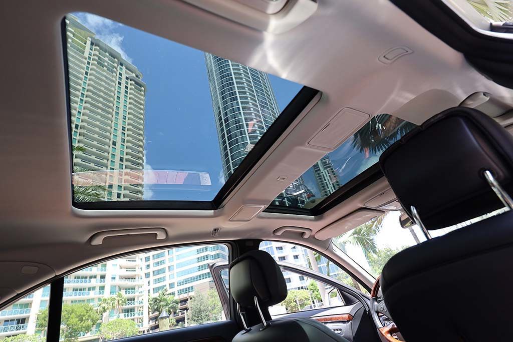 2012 Mercedes Benz S 550 photo 8