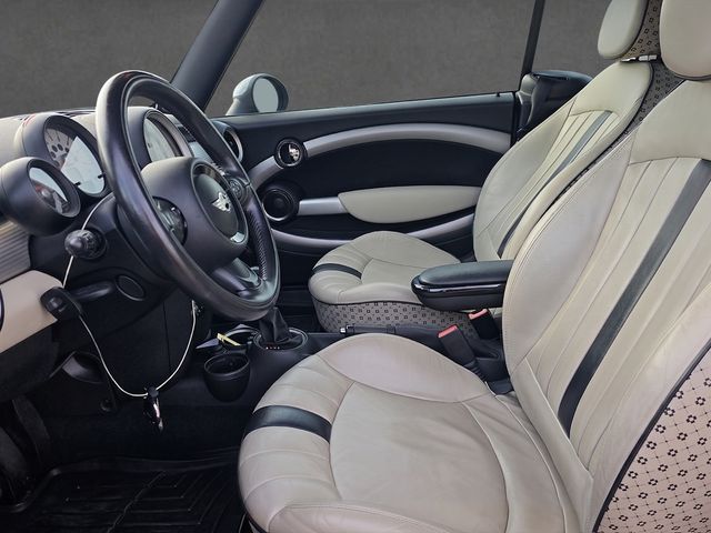 2012 MINI Cooper Convertible CONVERTIBLE, LEATHER, HARMAN KARDON SOUND, HEATED SPORT SEATS - 23038409 - 4