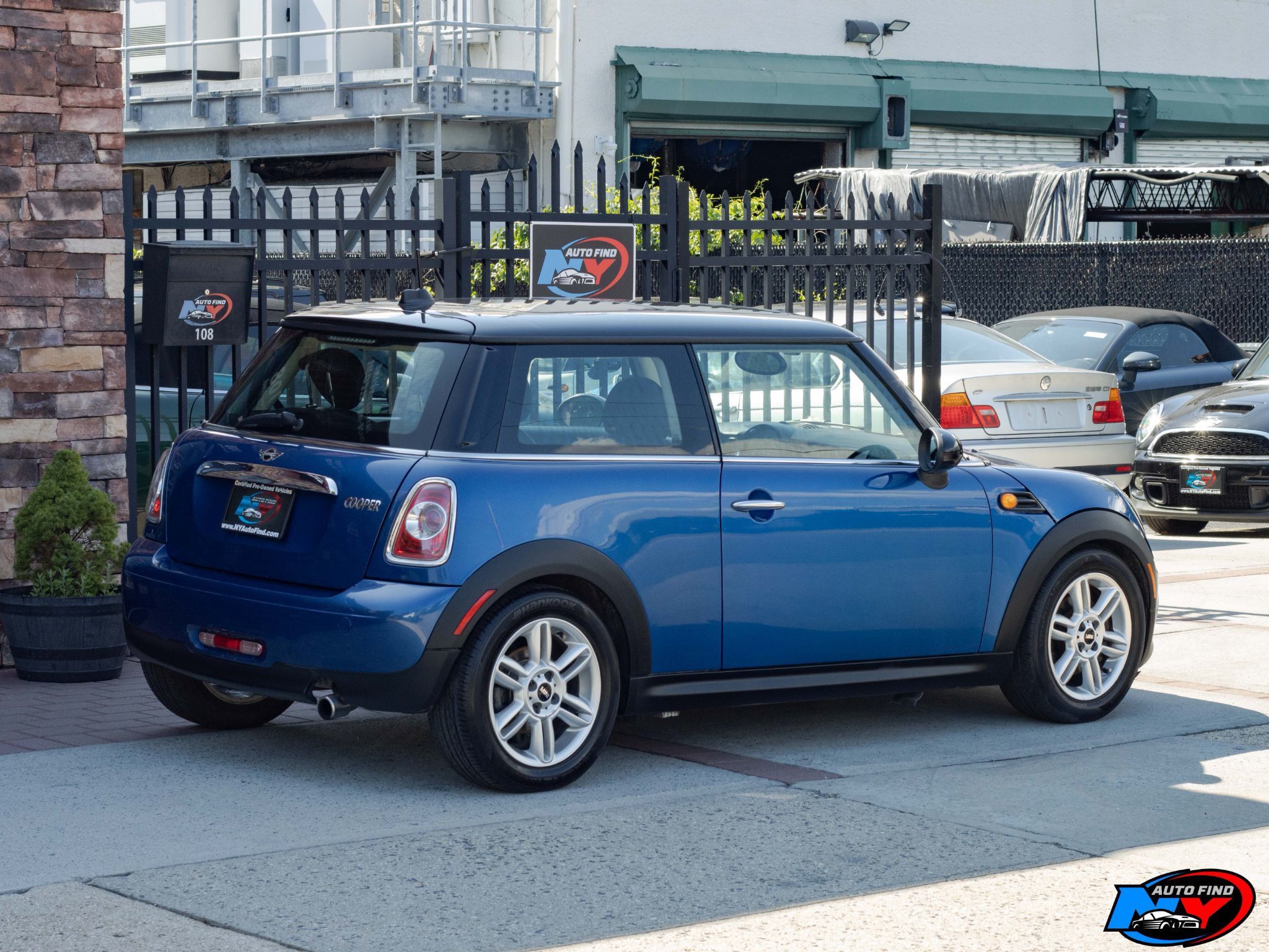 2012 Mini Cooper Hardtop 2 Door Coupe photo 3