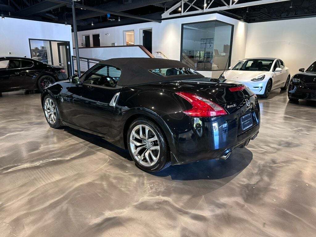 2012 Nissan 370Z Roadster/Touring/NAV/Bluetooth/ColorTouchScreen/ABS/KeylessStart - 22656420 - 9