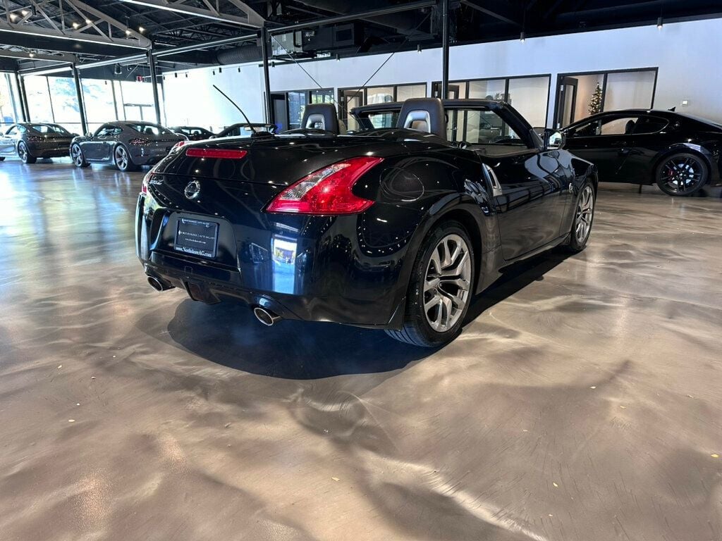 2012 Nissan 370Z Roadster/Touring/NAV/Bluetooth/ColorTouchScreen/ABS/KeylessStart - 22656420 - 4