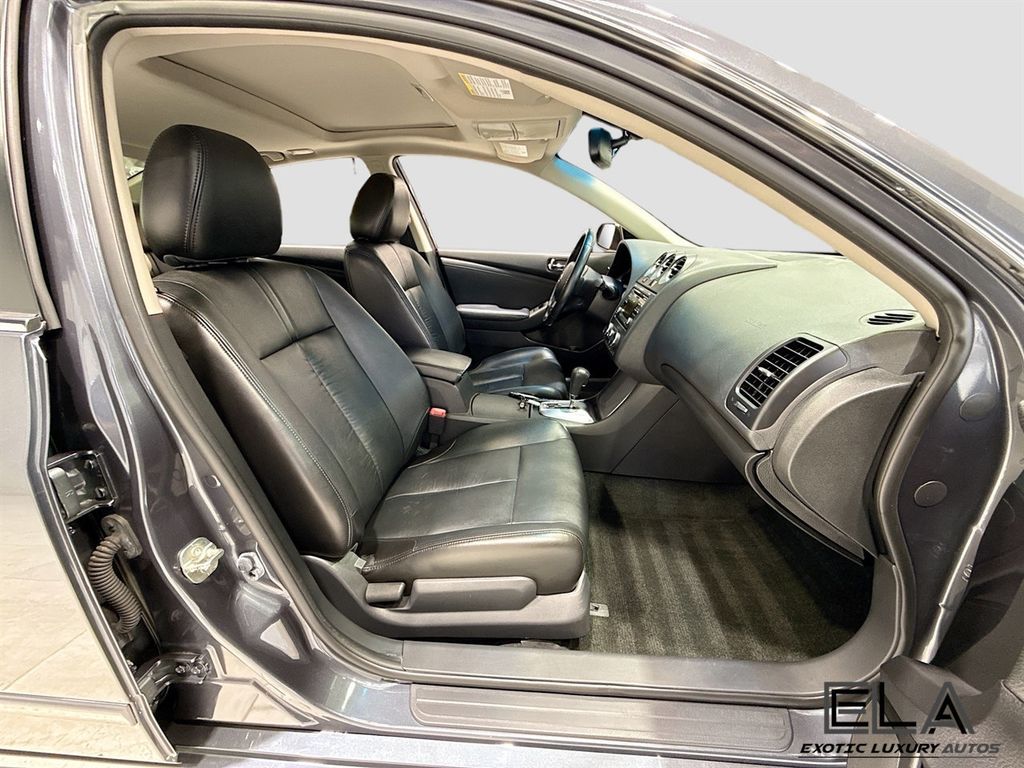 2012 Nissan Altima 4dr Sedan V6 CVT 3.5 SR - 22982127 - 29