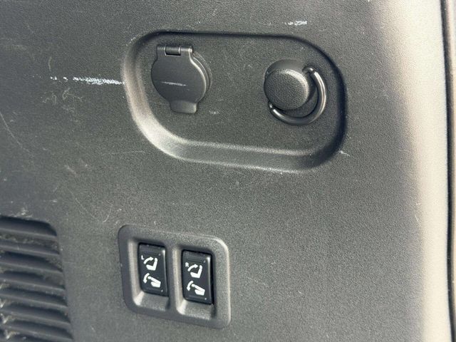 2012 Nissan Armada 4WD 4dr Platinum - 23018671 - 9