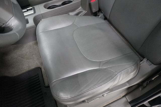 2012 Nissan Frontier 2WD Crew Cab SWB Automatic SL - 22925424 - 9