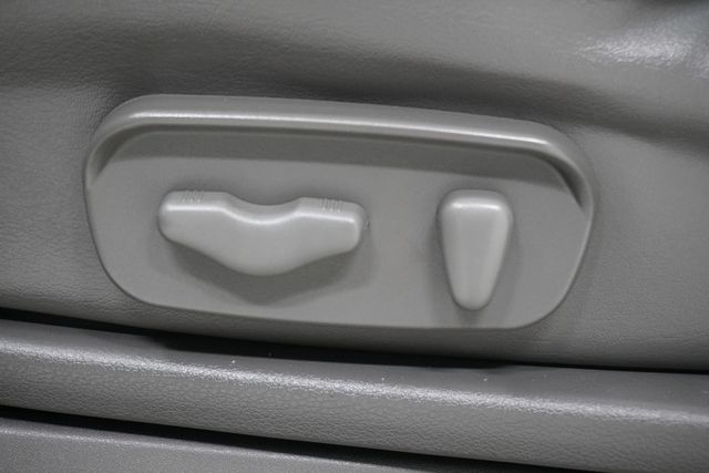 2012 Nissan Frontier 2WD Crew Cab SWB Automatic SL - 22925424 - 12