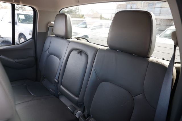 2012 Nissan Frontier 2WD Crew Cab SWB Automatic SL - 22972677 - 10