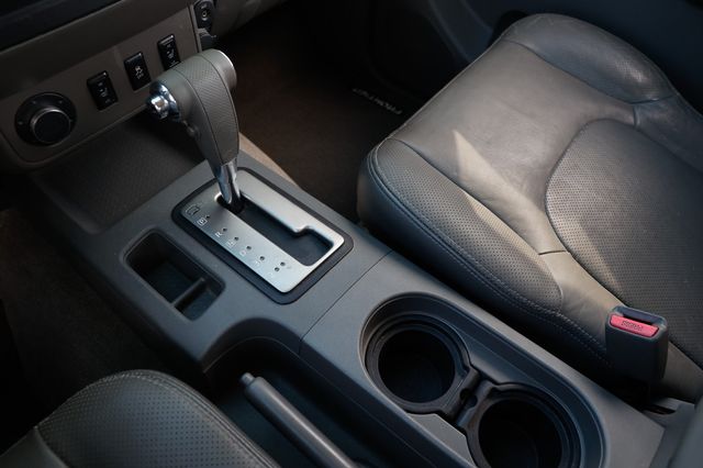 2012 Nissan Frontier 2WD Crew Cab SWB Automatic SL - 22972677 - 38