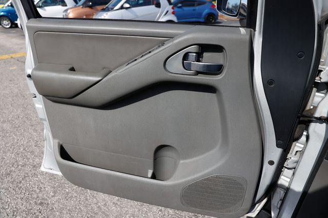 2012 Nissan Frontier 2WD Crew Cab SWB Automatic SL - 22972677 - 42