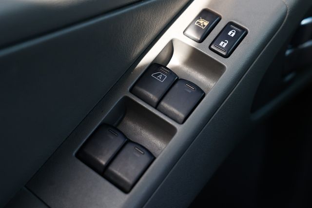 2012 Nissan Frontier 2WD Crew Cab SWB Automatic SL - 22972677 - 44