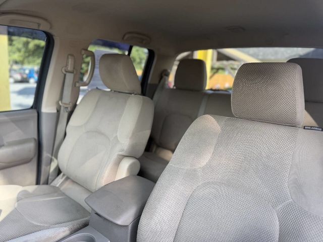 2012 Nissan Frontier 2WD Crew Cab SWB Automatic SV - 23055525 - 11