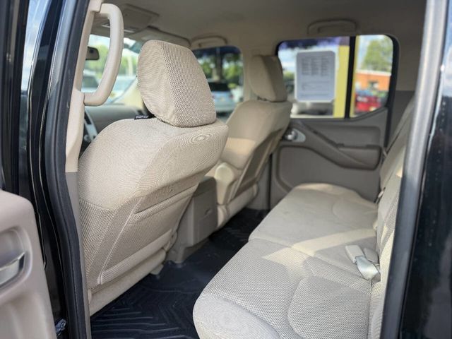 2012 Nissan Frontier 2WD Crew Cab SWB Automatic SV - 23055525 - 12