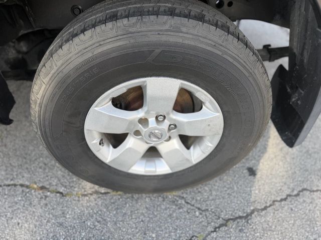 2012 Nissan Frontier 2WD Crew Cab SWB Automatic SV - 23055525 - 14