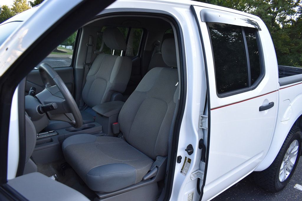 2012 Nissan Frontier Crew Cab S photo 2