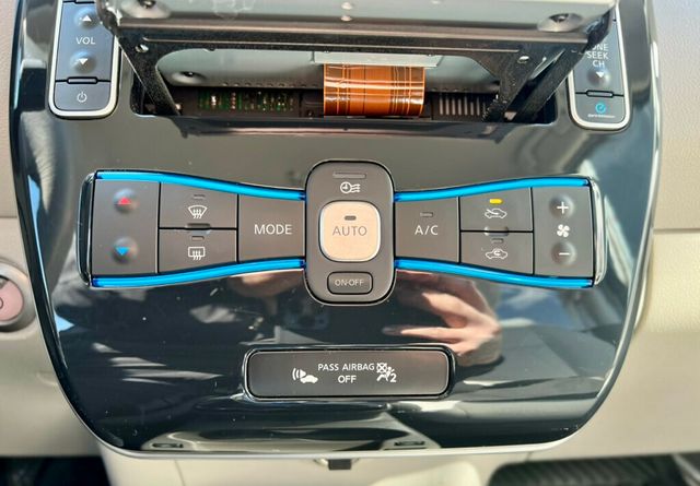 2012 Nissan Leaf 4dr Hatchback SL - 23002200 - 28