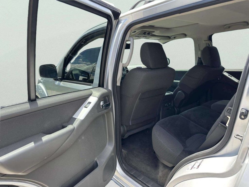 2012 Nissan Pathfinder 4WD 4dr V6 Silver Edition - 23041910 - 15