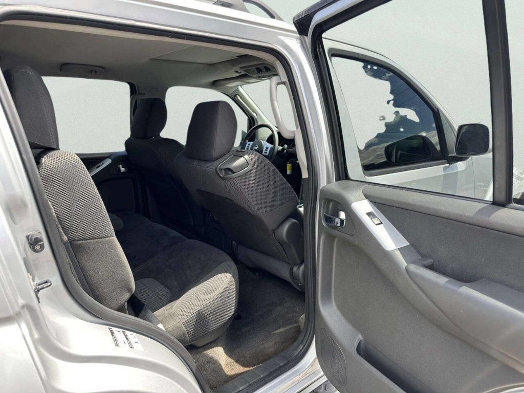 2012 Nissan Pathfinder 4WD 4dr V6 Silver Edition - 23041910 - 17
