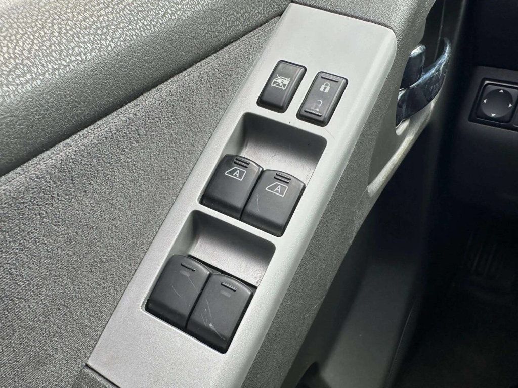2012 Nissan Pathfinder 4WD 4dr V6 Silver Edition - 23041910 - 34