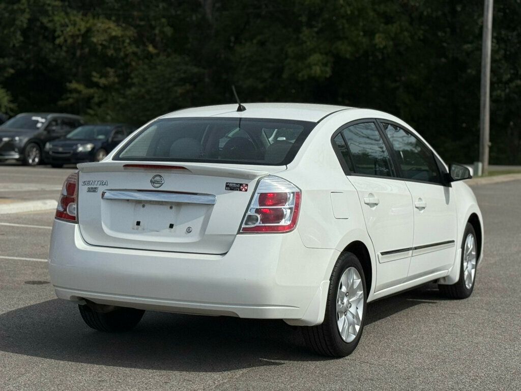 2012 Nissan Sentra 2.0 photo 2