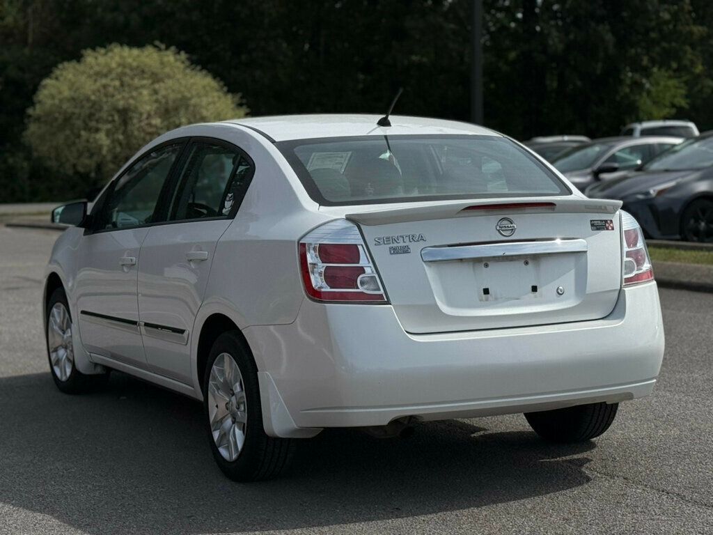2012 Nissan Sentra 2.0 photo 4