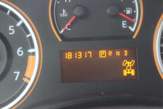 2012 Nissan Titan 4WD King Cab SWB S - 22980655 - 8