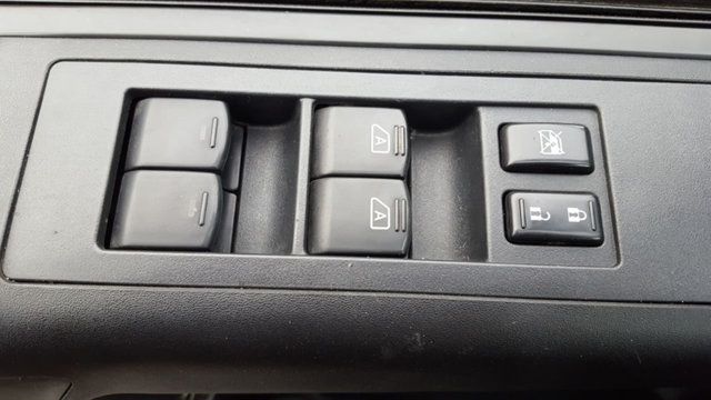 2012 Nissan Titan S Crew Cab 4WD - 18237850 - 18