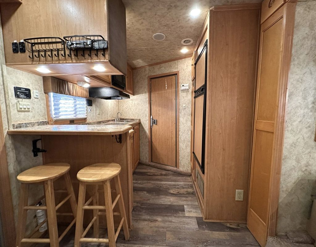 2012 Platinum 2+1 with Custom Living Quarters  - 22813555 - 20