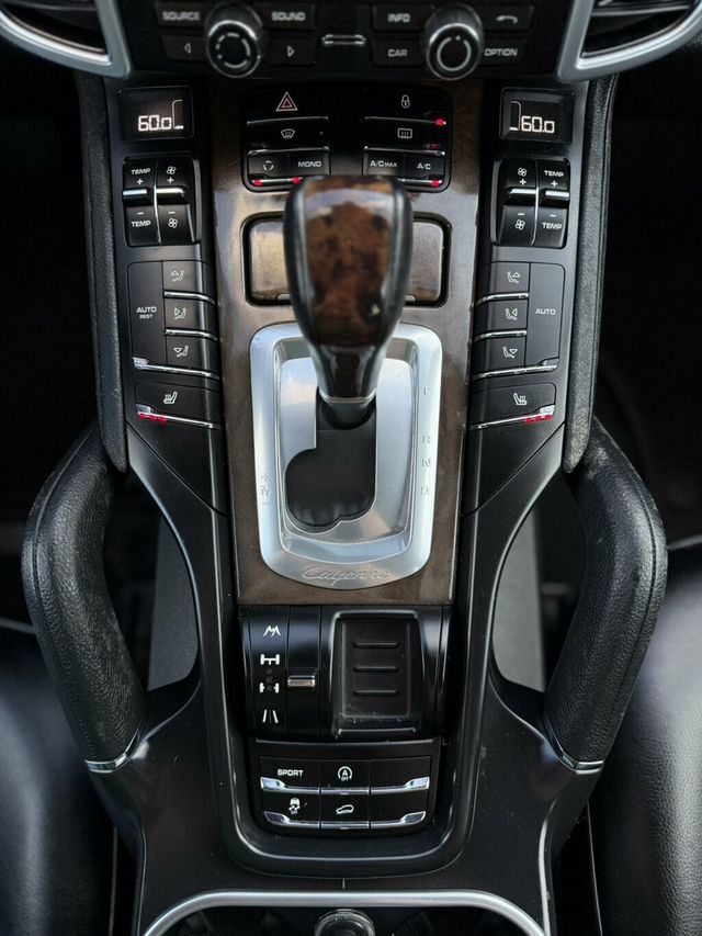 2012 Porsche Cayenne Base Trim - 23099258 - 15
