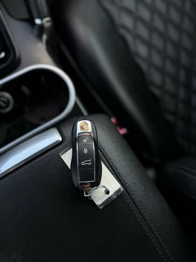 2012 Porsche Cayenne Base Trim - 23099258 - 21