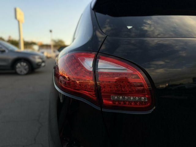 2012 Porsche Cayenne Base Trim - 23099258 - 24