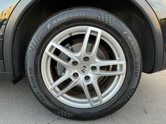 2012 Porsche Cayenne Base Trim - 23099258 - 25