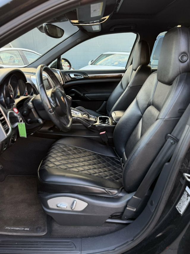 2012 Porsche Cayenne Base Trim - 23099258 - 6