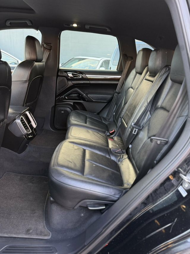 2012 Porsche Cayenne Base Trim - 23099258 - 7