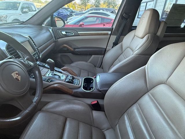 2012 Porsche Cayenne CAYENNE TURBO, AWD, PANO ROOF, BLUETOOTH, REAR ENTERTAINMENT PKG - 22914657 - 4