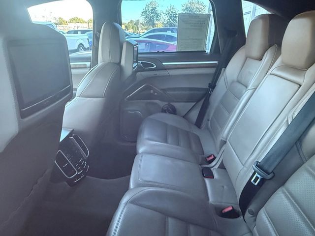 2012 Porsche Cayenne CAYENNE TURBO, AWD, PANO ROOF, BLUETOOTH, REAR ENTERTAINMENT PKG - 22914657 - 5