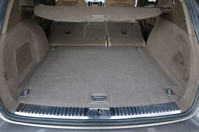 2012 Porsche Cayenne CAYENNE TURBO, AWD, SUNROOF, BLUETOOTH, REAR ENTERTAINMENT PKG!! - 22914657 - 10