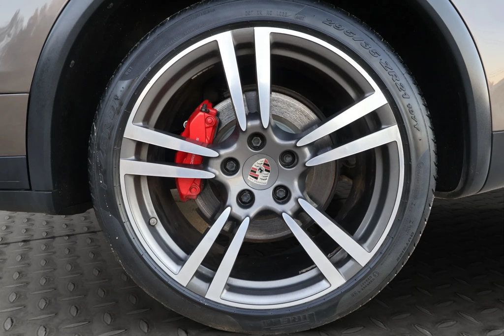 2012 Porsche Cayenne CAYENNE TURBO, AWD, SUNROOF, BLUETOOTH, REAR ENTERTAINMENT PKG!! - 22914657 - 12