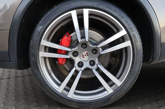 2012 Porsche Cayenne CAYENNE TURBO, AWD, SUNROOF, BLUETOOTH, REAR ENTERTAINMENT PKG!! - 22914657 - 12