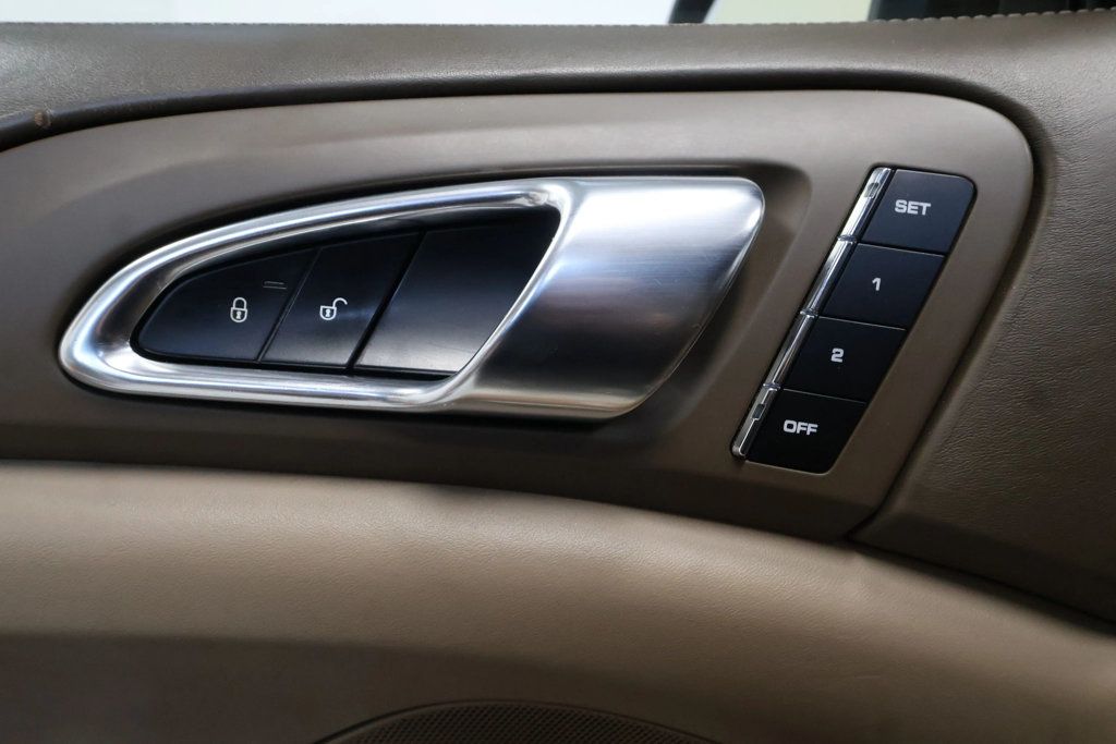 2012 Porsche Cayenne CAYENNE TURBO, AWD, SUNROOF, BLUETOOTH, REAR ENTERTAINMENT PKG!! - 22914657 - 15