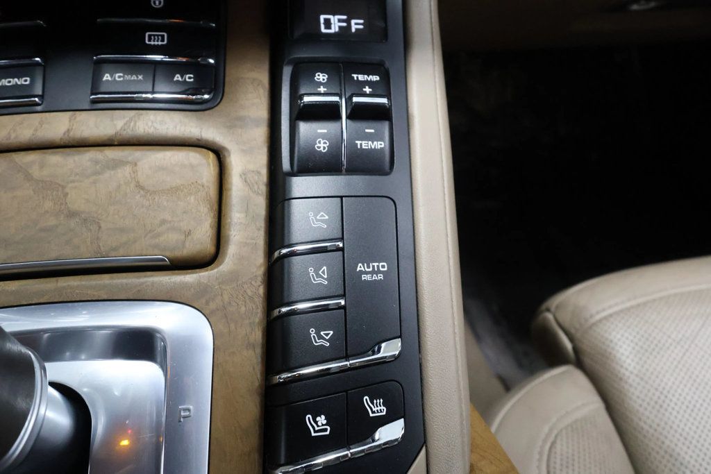 2012 Porsche Cayenne CAYENNE TURBO, AWD, SUNROOF, BLUETOOTH, REAR ENTERTAINMENT PKG!! - 22914657 - 24