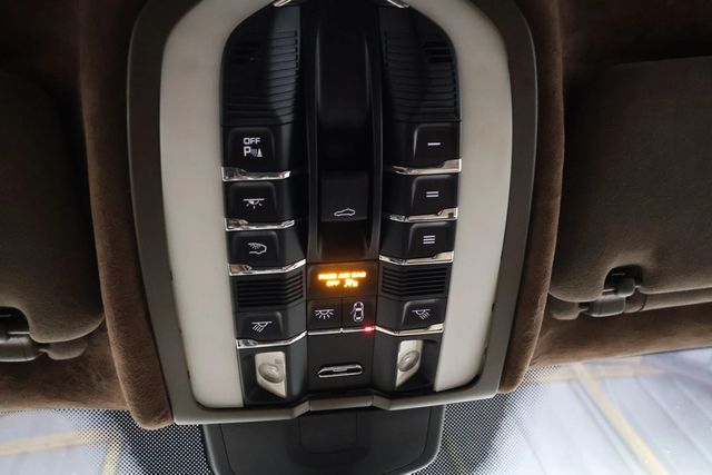 2012 Porsche Cayenne CAYENNE TURBO, AWD, SUNROOF, BLUETOOTH, REAR ENTERTAINMENT PKG!! - 22914657 - 28