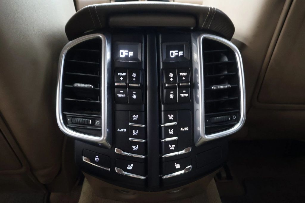 2012 Porsche Cayenne CAYENNE TURBO, AWD, SUNROOF, BLUETOOTH, REAR ENTERTAINMENT PKG!! - 22914657 - 33