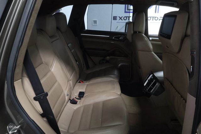 2012 Porsche Cayenne CAYENNE TURBO, AWD, SUNROOF, BLUETOOTH, REAR ENTERTAINMENT PKG!! - 22914657 - 36