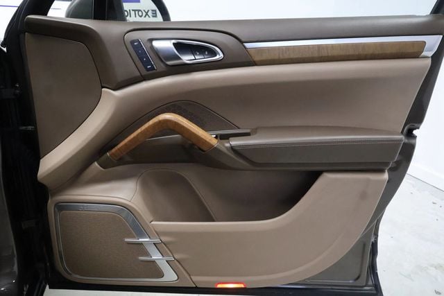 2012 Porsche Cayenne CAYENNE TURBO, AWD, SUNROOF, BLUETOOTH, REAR ENTERTAINMENT PKG!! - 22914657 - 37