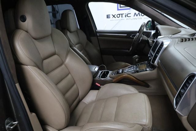 2012 Porsche Cayenne CAYENNE TURBO, AWD, SUNROOF, BLUETOOTH, REAR ENTERTAINMENT PKG!! - 22914657 - 40