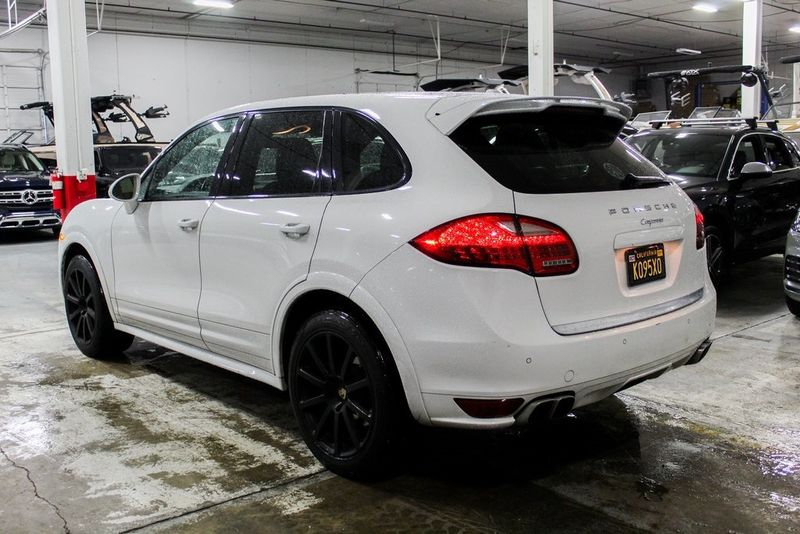 2012 Porsche Cayenne Premium Memory Pkg Pano Roof 20" Sport Wheels - 22781669 - 1