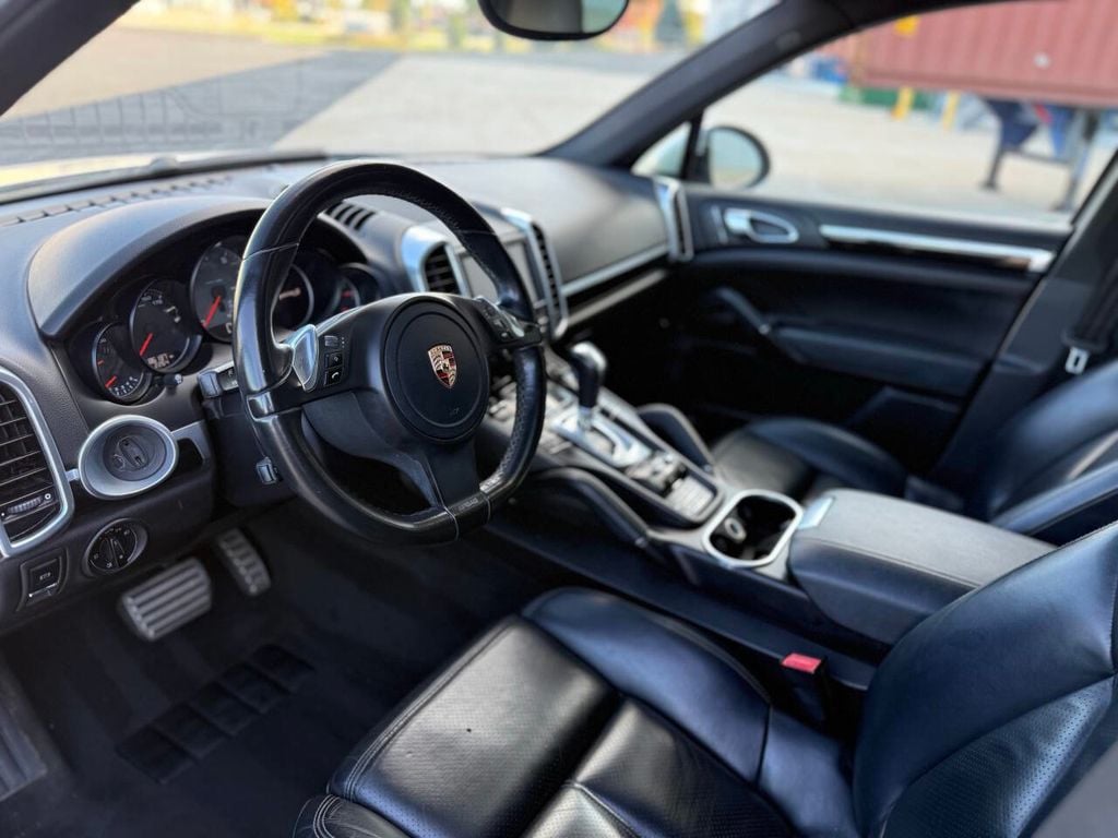 2012 Porsche Cayenne S photo 10