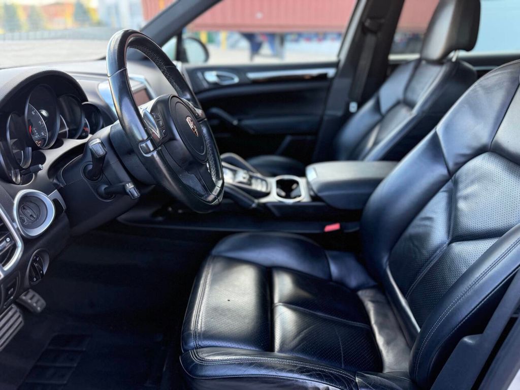 2012 Porsche Cayenne S photo 11